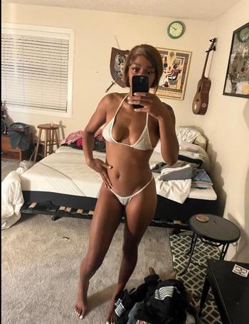 Cinnamon, 20  female escort, Santa Cruz